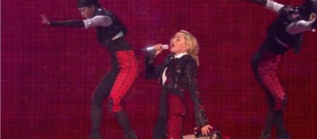 Madonna vem apresentar Rebel Heart, o novo álbum. Madonna vem apresentar Rebel Heart, o novo álbum.