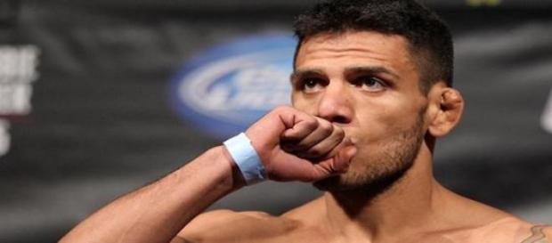 Dos Anjos é o novo campeão do UFC Dos Anjos é o novo campeão do UFC