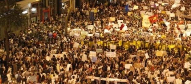 Mais de 1 milhão de pessoas em São Paulo. Mais de 1 milhão de pessoas em São Paulo.