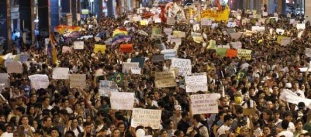 Pelo menos 20 mil pessoas foram às ruas na Rio Pelo menos 20 mil pessoas foram às ruas na Rio