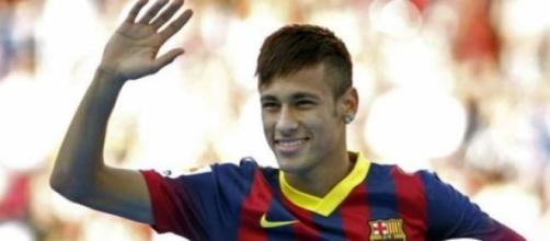 Neymar saluta il pubblico