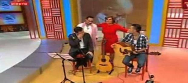 Jota chora em directo ao cantar para Nonô. Jota chora em directo ao cantar para Nonô.