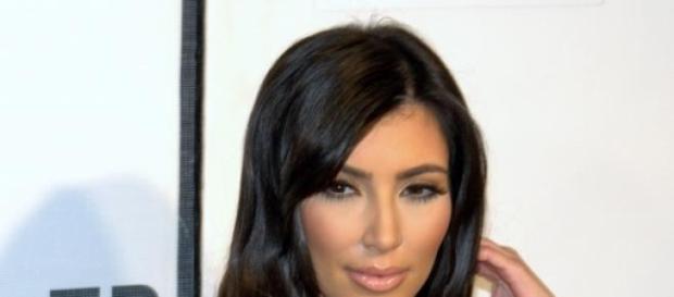 Kim Kardashian é casada com Kanye West Kim Kardashian é casada com Kanye West
