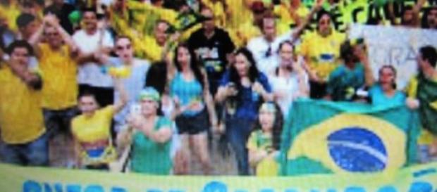 O povo em verde e amarelo O povo em verde e amarelo