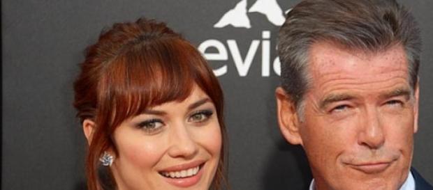 Pierce Brosnan y Olga Kurylenko Pierce Brosnan y Olga Kurylenko