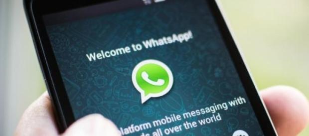 Populara aplicație WhatsApp . Populara aplicație WhatsApp .