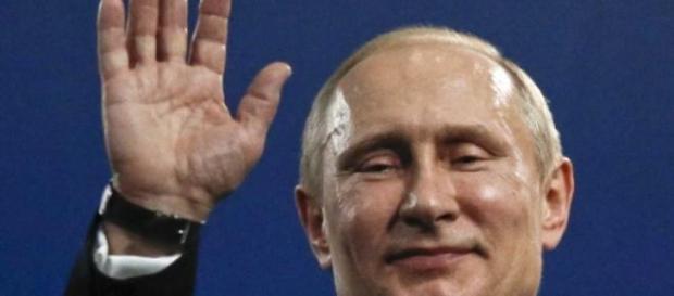 Putin saludando en un acto público Putin saludando en un acto público
