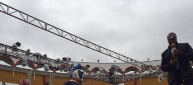 Rey Mysterio habló con los aficionados. Rey Mysterio habló con los aficionados.