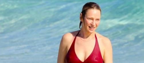 Uma Thurman splendida in bikini a 44 anni