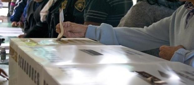 As urnas abriram às 7H locais e encerram às 22H As urnas abriram às 7H locais e encerram às 22H