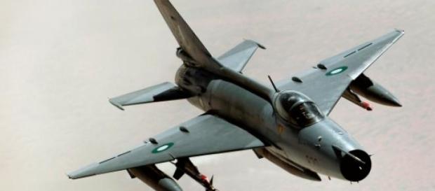 Caça J-7, cópia chinesa do MiG-21 soviético. Caça J-7, cópia chinesa do MiG-21 soviético.