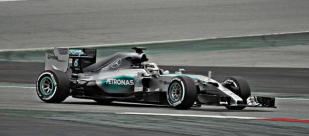 Mercedes continua dominadora em 2015 Mercedes continua dominadora em 2015