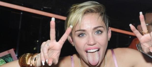 Miley Cyrus, víctima de una infidelidad de Patrick Miley Cyrus, víctima de una infidelidad de Patrick