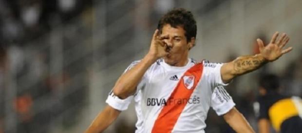 Mora convirtió dos tantos para River ante Arsenal Mora convirtió dos tantos para River ante Arsenal