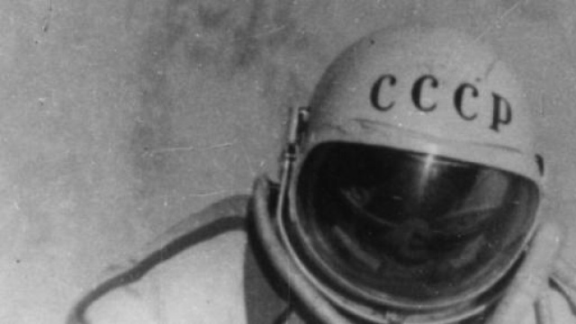 Nello spazio vuoto attorno la Terra.