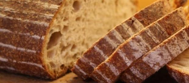 Multado con más de 3.000 euros por vender pan. Multado con más de 3.000 euros por vender pan.