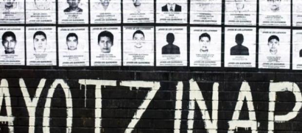 Mural con las fotografías de los desaparecidos Mural con las fotografías de los desaparecidos