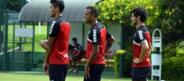 Na foto, Souza, Luis Fabiano e Alexandre Pato Na foto, Souza, Luis Fabiano e Alexandre Pato