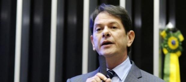 Cid Gomes pede demissão após discussão Cid Gomes pede demissão após discussão