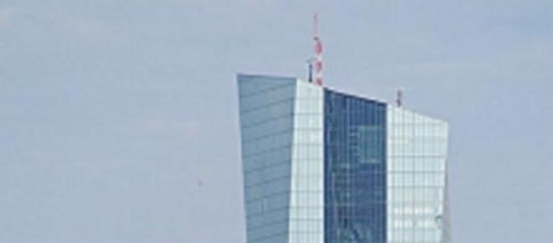 Die Spitze des neuen EZB-Gebäudes in Frankfurt Die Spitze des neuen EZB-Gebäudes in Frankfurt