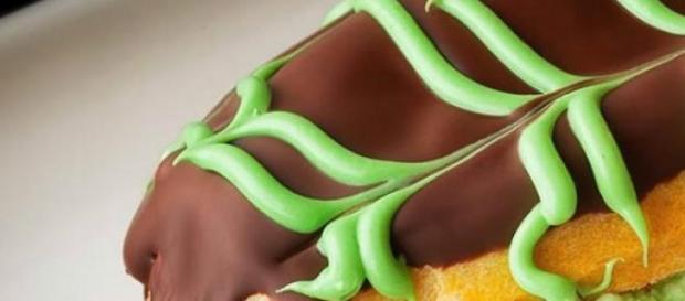 Éclair de menta e chocolate preto. Éclair de menta e chocolate preto.