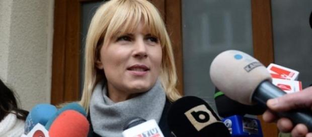 Elena Udrea se zbate ca o leoaica Elena Udrea se zbate ca o leoaica