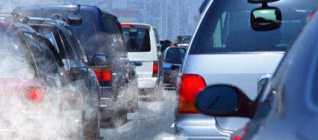 La pollution est de plus en plus forte à Paris. La pollution est de plus en plus forte à Paris.