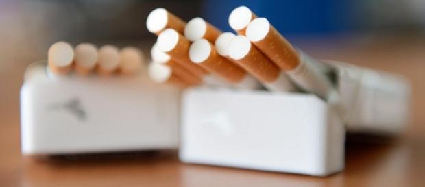 paquet de cigarettes ouvert - tabagisme paquet de cigarettes ouvert - tabagisme