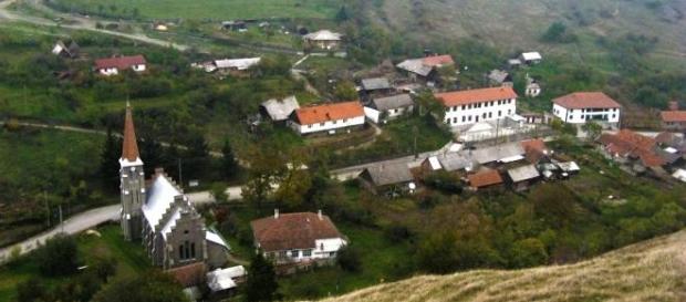 satul unde nu se fur nicioata satul unde nu se fur nicioata