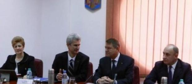 Klaus Iohannis "isi intra in rol" Klaus Iohannis "isi intra in rol"
