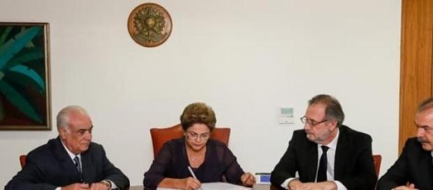 Presidente Dilma sanciona nova lei Presidente Dilma sanciona nova lei