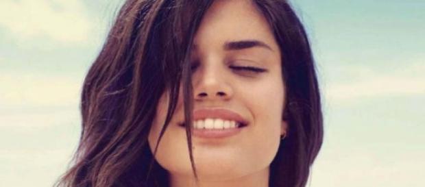 Sara Sampaio nasceu no Porto em 1991. Sara Sampaio nasceu no Porto em 1991.