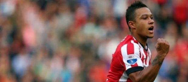 Spurs and United are ready to battle for Depay Spurs and United are ready to battle for Depay