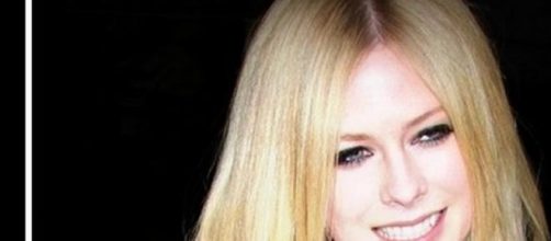 Avril Lavigne: capelli lunghi 2015
