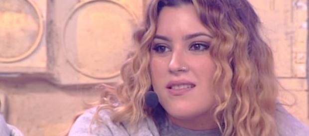 Amici 14; la cantante Paola va nei blu con Elisa. Amici 14; la cantante Paola va nei blu con Elisa.