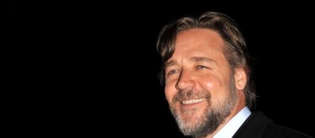 Crowe é dono de uma equipa de rugby australiana. Crowe é dono de uma equipa de rugby australiana.
