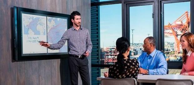 Surface Hub, dispositivo con pantalla multi-touch Surface Hub, dispositivo con pantalla multi-touch