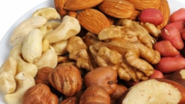 La frutta secca rientra tra questi