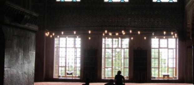 Dentro da Mesquita, lugar sagrado Dentro da Mesquita, lugar sagrado