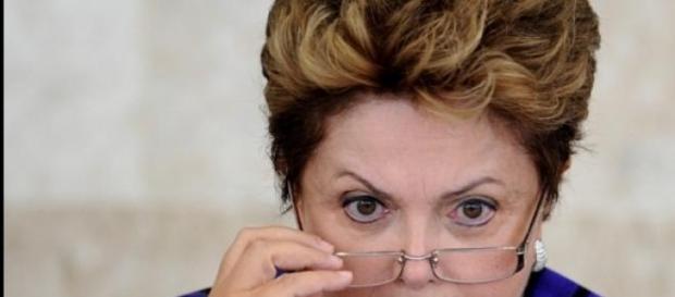 Dilma e orçamento 2015 - meta superávit primário Dilma e orçamento 2015 - meta superávit primário