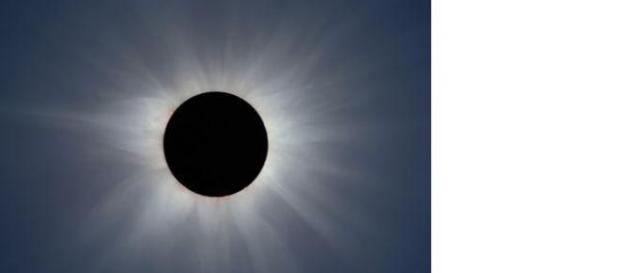 Eclipsa partiala de soare a putut fi vazuta clar Eclipsa partiala de soare a putut fi vazuta clar