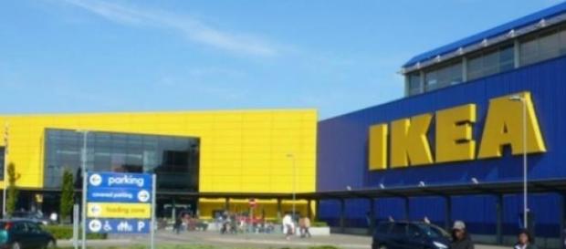 IKEA proibe jogos de escondidas. IKEA proibe jogos de escondidas.