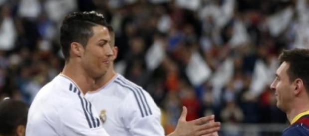 Ronaldo e Messi: O cumprimento dos dois "rivais" Ronaldo e Messi: O cumprimento dos dois "rivais"