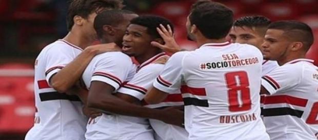 São Paulo vence o Marília com tranquilidade São Paulo vence o Marília com tranquilidade