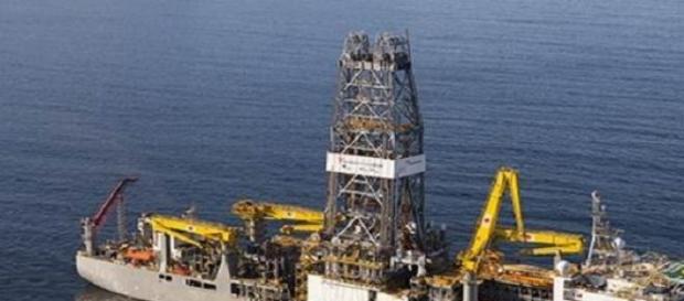 sonda petroliera de foraj marin sonda petroliera de foraj marin