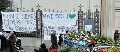 L'addio alle vittime dell'attentato a Tunisi