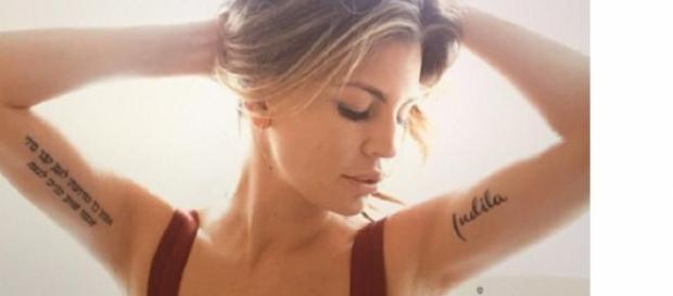 Claudia Galanti torna sul web con un nuovo tatoo. Claudia Galanti torna sul web con un nuovo tatoo.