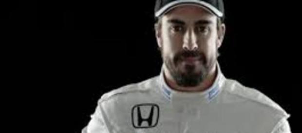 Fernando Alonso con su nuevo equipo McLaren-Honda Fernando Alonso con su nuevo equipo McLaren-Honda