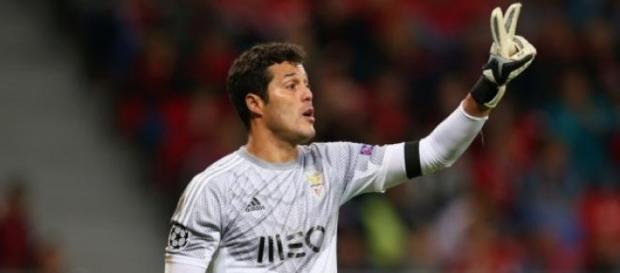 Júlio César brilha no Estádio da Luz Júlio César brilha no Estádio da Luz
