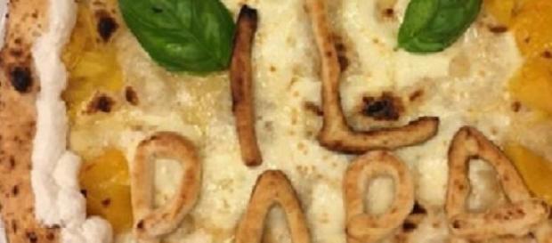 Le regalaron una pizza al Papa Francisco Le regalaron una pizza al Papa Francisco